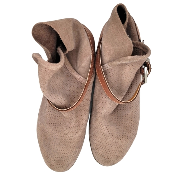 Emu Australia Suede Buckle Booties Size 7 Creme - Picture 4 of 6